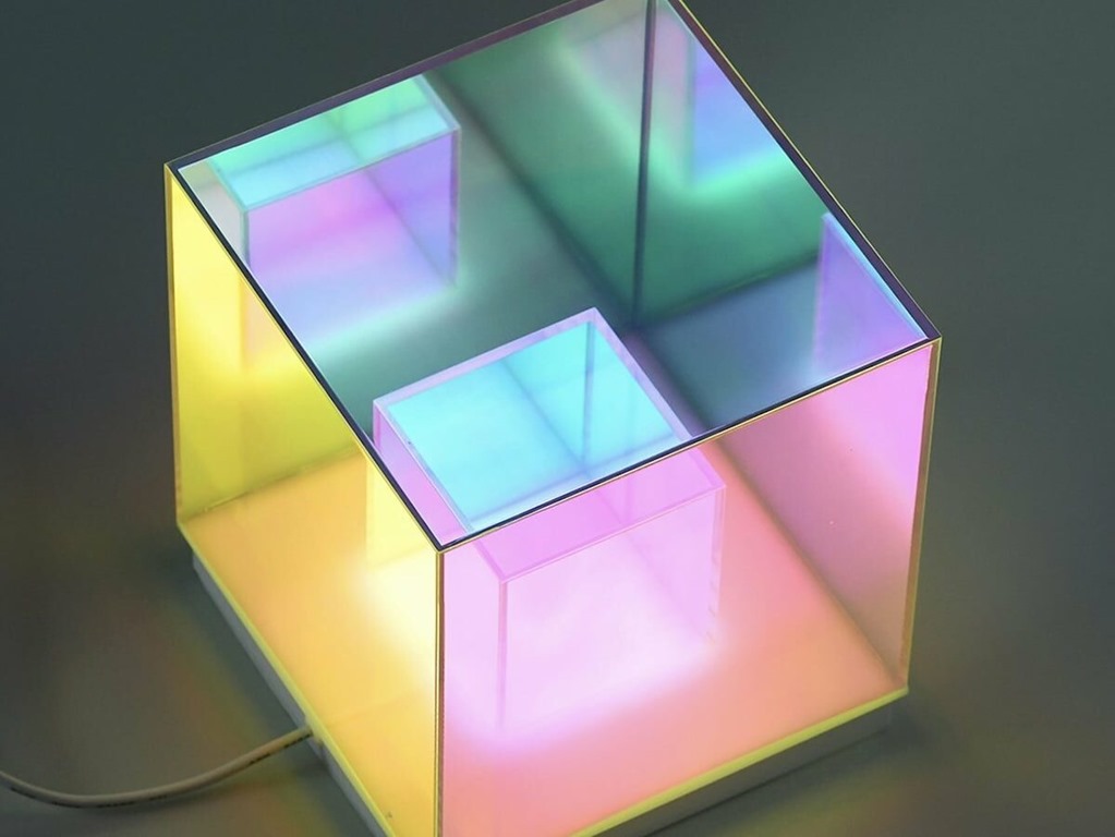 Uncommon-Carry-Cube-Lamp-03-1200x901