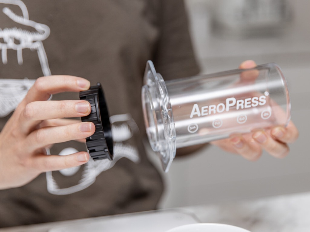 Aeropress-Clear-Portable-Coffee-Maker-02-1200x900