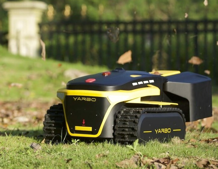 Yarbo Blower B1 Outdoor Robot